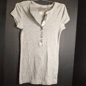 American Eagle Outfitters Gray short-sleeve shirt. size Med